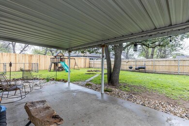 903 Hodge St, Cleburne, TX 76033 - photo 4