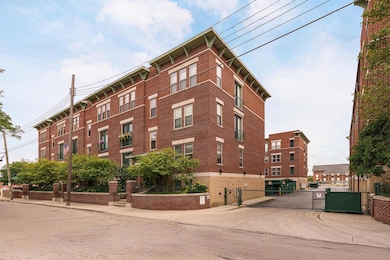 115 E Noble St unit 2, Columbus, OH 43215 - photo 2