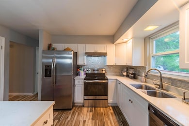 1100 Gracewind Ct, Cincinnati, OH 45231 - photo 5