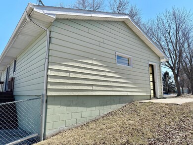 1202 Janson St, Albert Lea, MN 56007 - photo 4