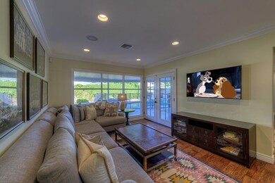 006_Family Room