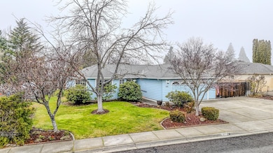 125 Meadow View Dr, Phoenix, OR 97535 - photo 2