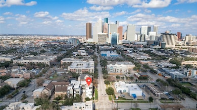 Close proximity to downtown Houston and easy acces