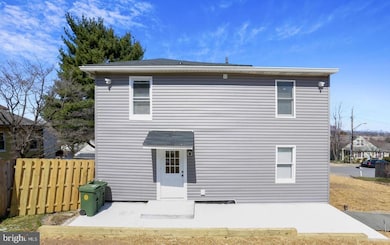 221 Elizabeth Ave, Brooklyn, MD 21225 - photo 3