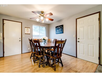 635 Meadow Ln, Creswell, OR 97426 - photo 7