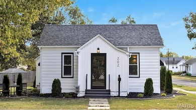 202 E Olive St, Staunton, IL 62088 - photo 2