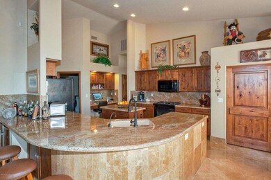 Kitchen Island/Breakfast Bar