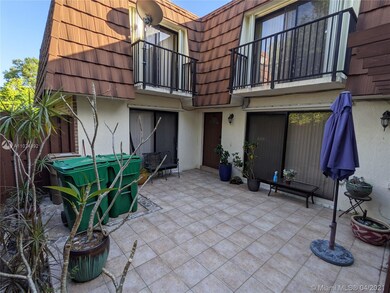 unlisted-address, Davie, FL 33325 - photo 4