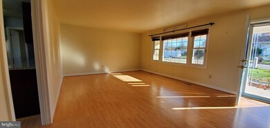 4214 Middle Ridge Dr, Fairfax, VA 22033 - photo 5