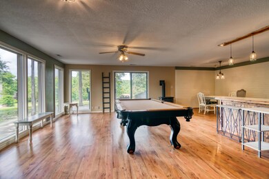 26980WhiteTailRdShellKnobMO-57
