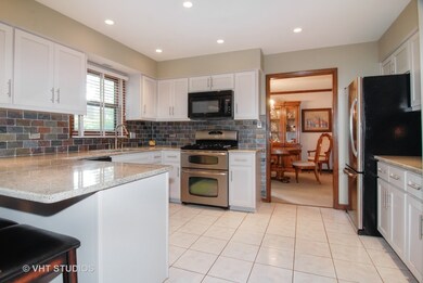 808 Biltmore Ct, Naperville, IL 60563 - photo 6