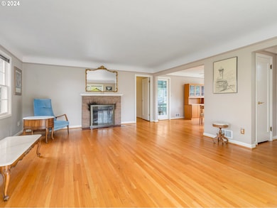 4330 NE 71st Ave, Portland, OR 97218 - photo 7