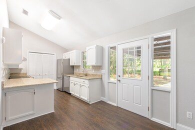 408 Holiday Dr - WebSized-5