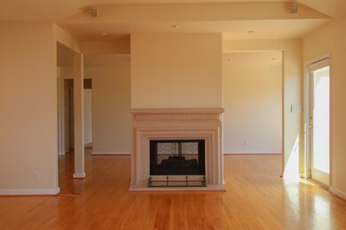 Knoll-LivingRoom-3