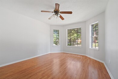 4512 Stonebridge Dr, Pearland, TX 77584 - photo 7