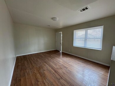 33 Mitchell St unit B, Hawkinsville, GA 31036 - photo 4