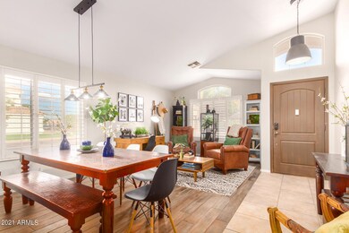 872 E Constitution Dr, Chandler, AZ 85225 - photo 4