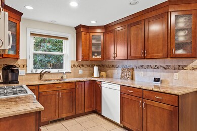 427 Elk Run Rd, Hudson, NH 03051 - photo 3