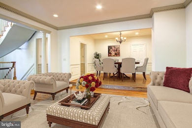 8306 Turnberry Ct, Potomac, MD 20854 - photo 6