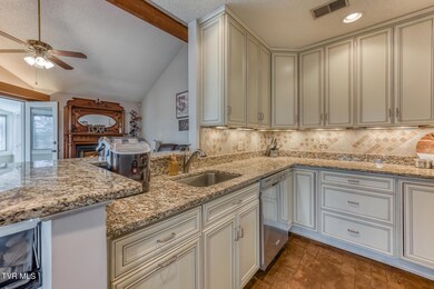 145 Aston Place unit 145, Kingsport, TN 37660 - photo 5