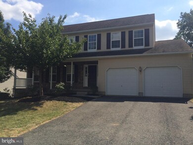 7048 Hearth Ln, Macungie, PA 18062 - photo 2