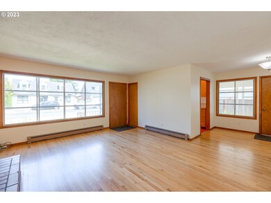 808 E 5th St, Newberg, OR 97132 - photo 7