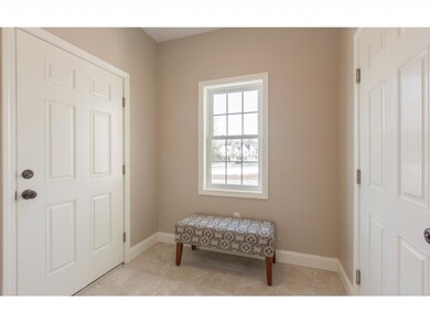 75 Crown Pointe Cir, MerriMacK, NH 03054 - photo 2