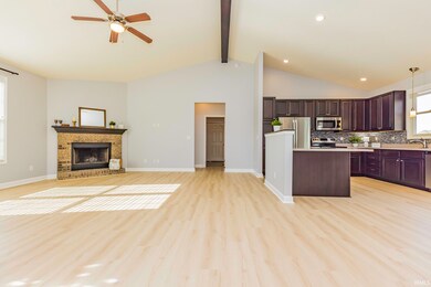 422 S Bridgewater Ln, Muncie, IN 47304 - photo 5