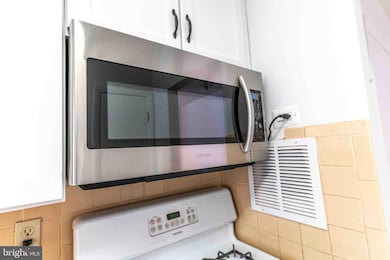 4343 Cherry Hill Rd unit 305, Arlington, VA 22207 - photo 4