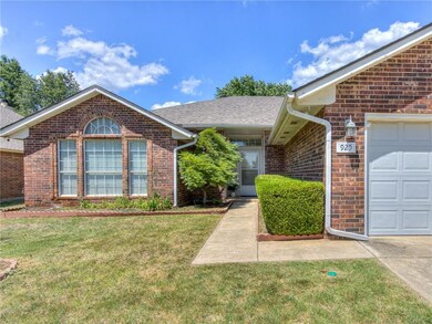 925 Goshawk Dr, Norman, OK 73072 - photo 3