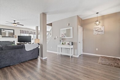 12296 Carriage Stone Dr, Fishers, IN 46037 - photo 4