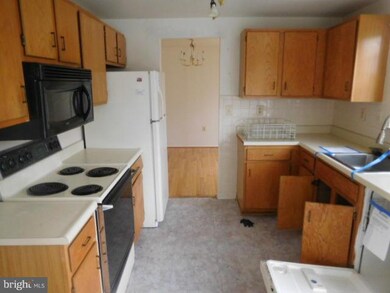 9602 Teakwood Dr, Upper Marlboro, MD 20774 - photo 6