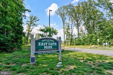 42534 Neighborly Ln, Chantilly, VA 20152 - photo 5