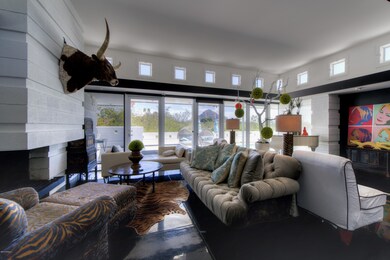 005_Living Room