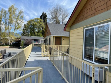 902 SW 5th St, Grants Pass, OR 97526 - photo 7