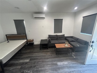 19138 W Oxnard St, Los Angeles, CA 91356 - photo 2