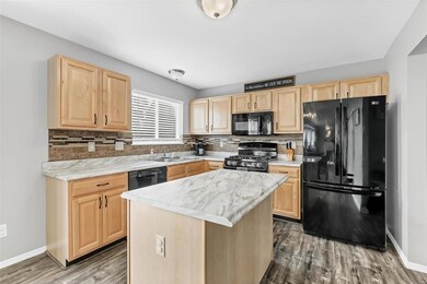 Beautiful Updated Kitchen w/ Island, New Counter T