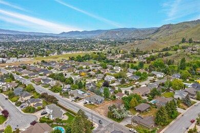 2225 5th St NE, Wenatchee, WA 98802 - photo 2