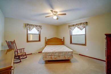 690 French Ct, Oregon, WI 53575 - photo 4