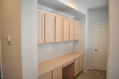 2459_W_Shackleton_DR_6Office
