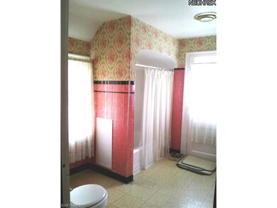 Spacious 2nd floor bathroom.