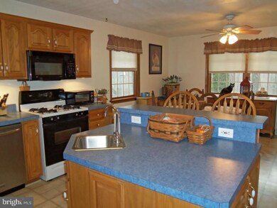 23 Fronheiser Rd, Bechtelsville, PA 19505 - photo 2