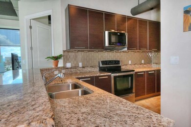 1_E_Lexington_Ave_Unit_503-large-007-Kit