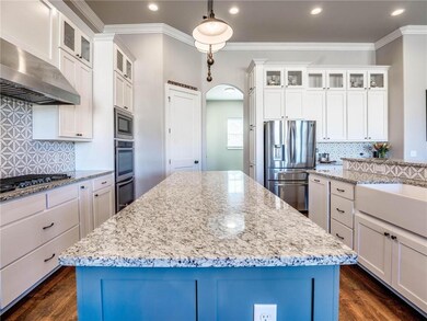 Kitchen:  Did you notice the amazing backsplash, w