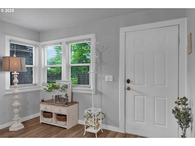 Living Room/Entrance