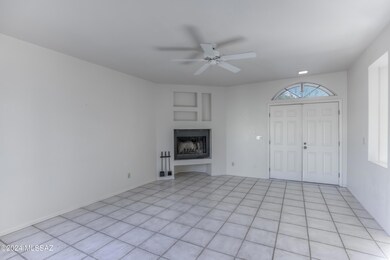 7 Living Room photo b