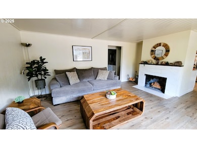 Living Room-Fireplace