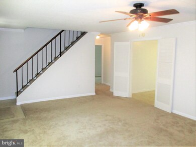 4213 Maylock Ln, Fairfax, VA 22033 - photo 4