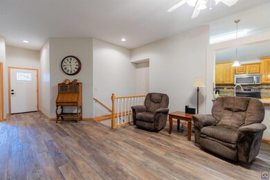 1110 SW Red Oaks Ct, Topeka, KS 66615 - photo 5