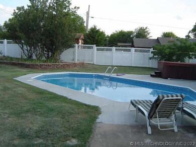 1101 E 7th St, Sulphur, OK 73086 - photo 5